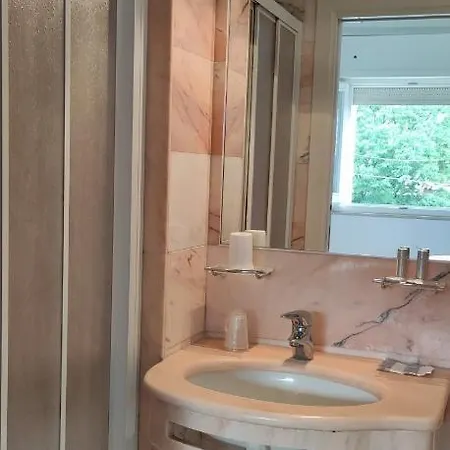 Отель Platani 2*